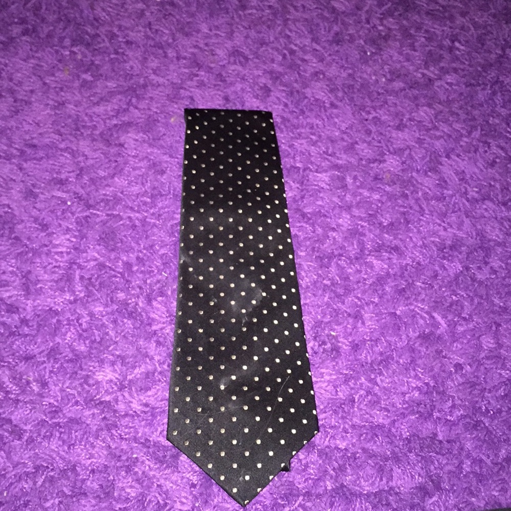 Club room black and gold dots tie